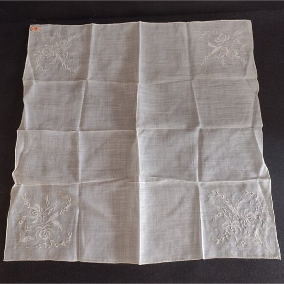 Vintage Hankie Handkerchief Cream Floral Embroidered Corners Large 15 X 15 - Picture 1 of 4